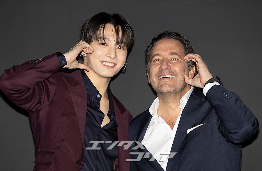 【フォト】BTSジョングク　高級時計ブランド「HUBLOT」CEOとほっぺハート