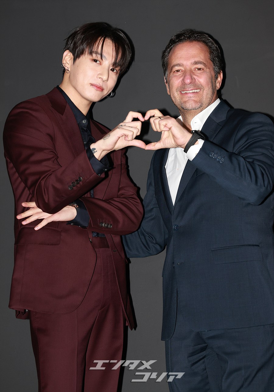 【フォト】BTSジョングク　高級時計ブランド「HUBLOT」CEOとほっぺハート