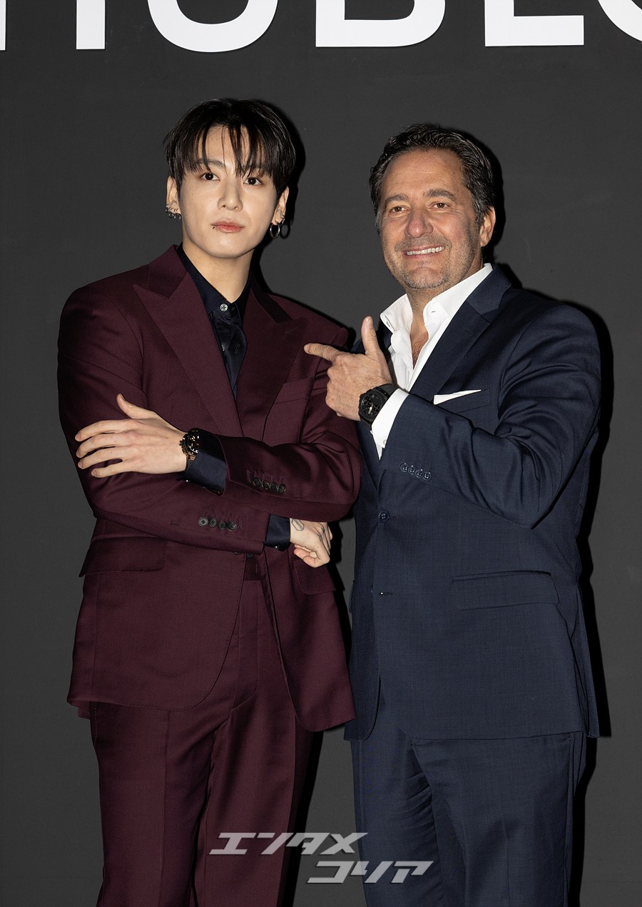 【フォト】BTSジョングク　高級時計ブランド「HUBLOT」CEOとほっぺハート