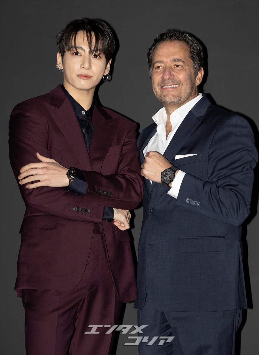 【フォト】BTSジョングク　高級時計ブランド「HUBLOT」CEOとほっぺハート