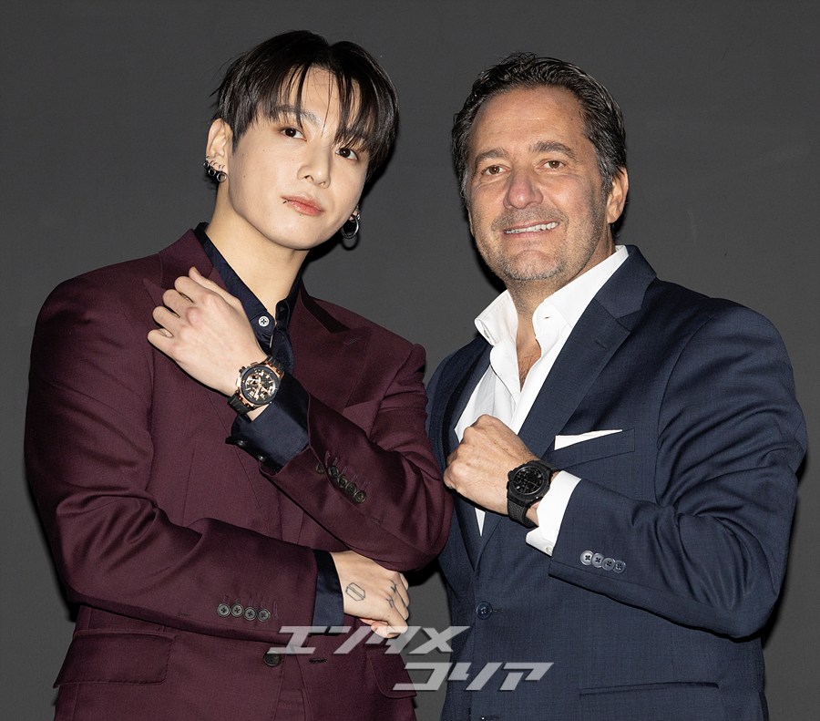 【フォト】BTSジョングク　高級時計ブランド「HUBLOT」CEOとほっぺハート