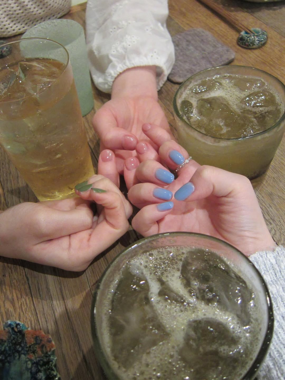 【フォト】aespaカリナ＆ITZYリュジン＆ハン・スア、「一番目＆二番目＆末っ子」Tシャツを着て日本旅行