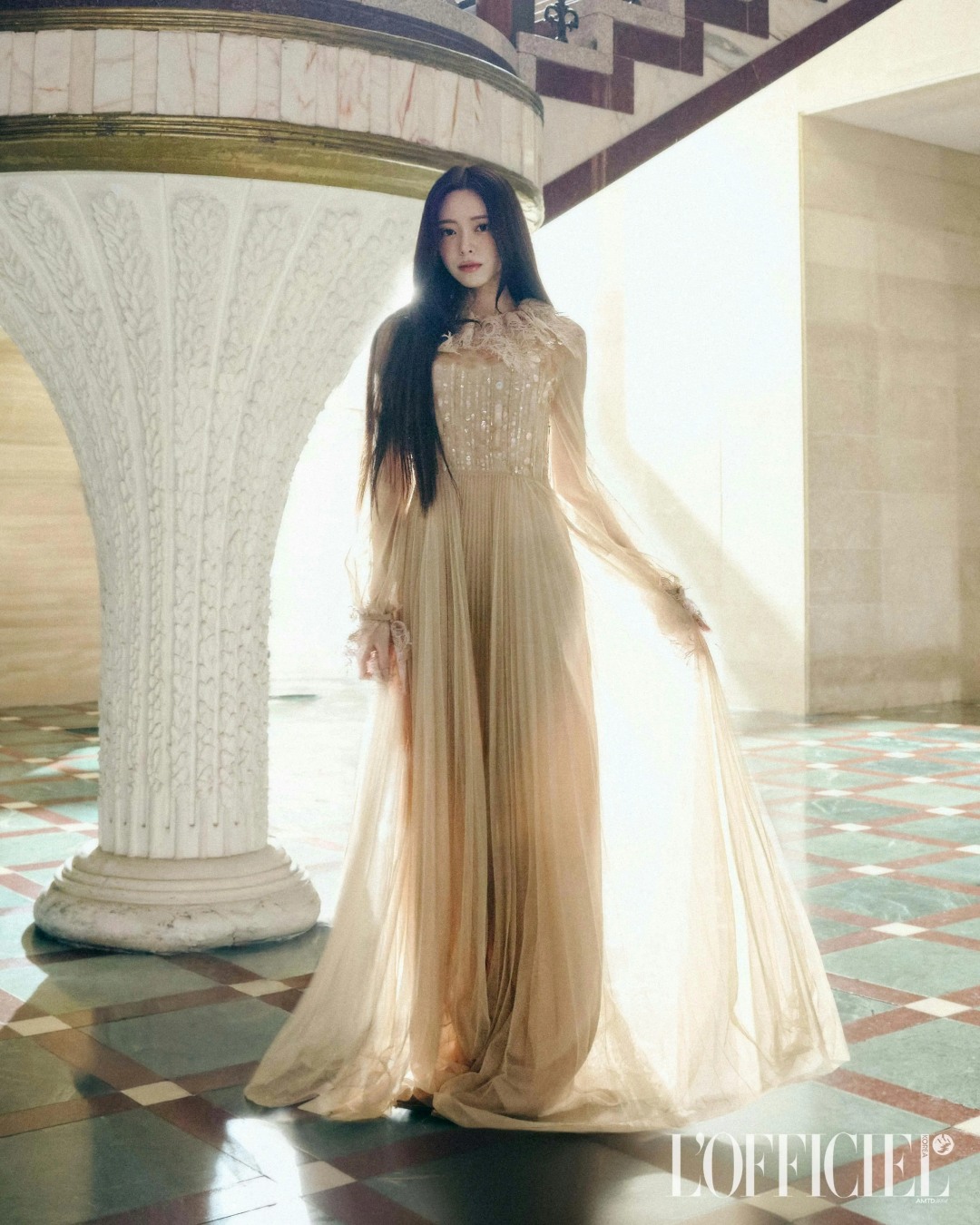 【フォト】ITZYユナ、ベールで隠せない美しさ…幻想的な雰囲気