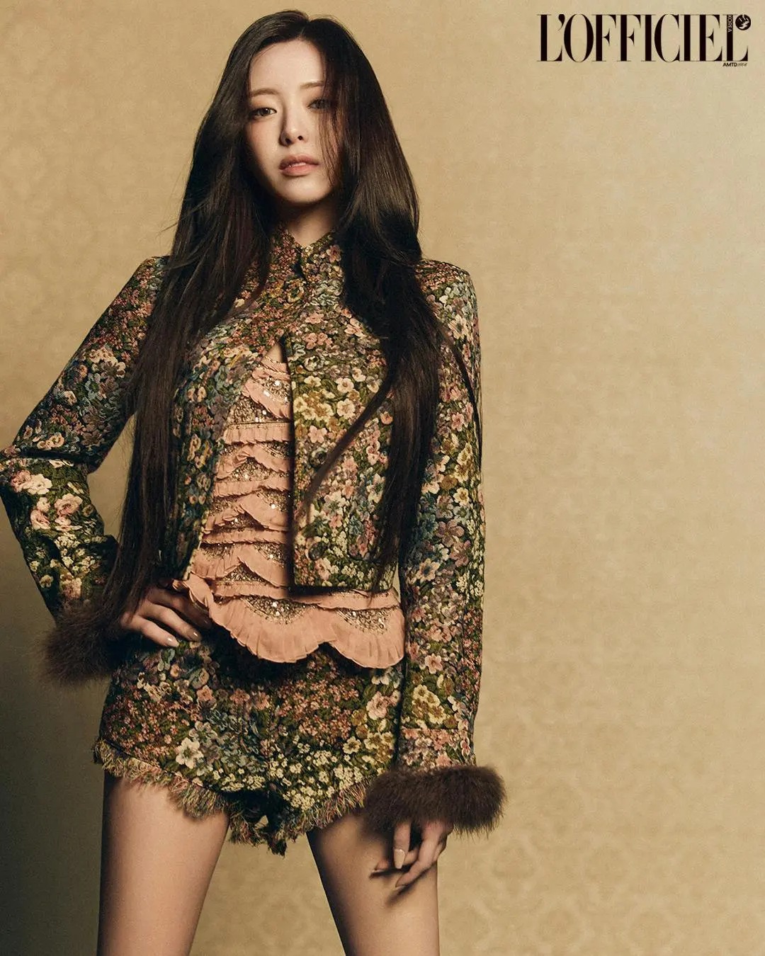 【フォト】ITZYユナ、ベールで隠せない美しさ…幻想的な雰囲気