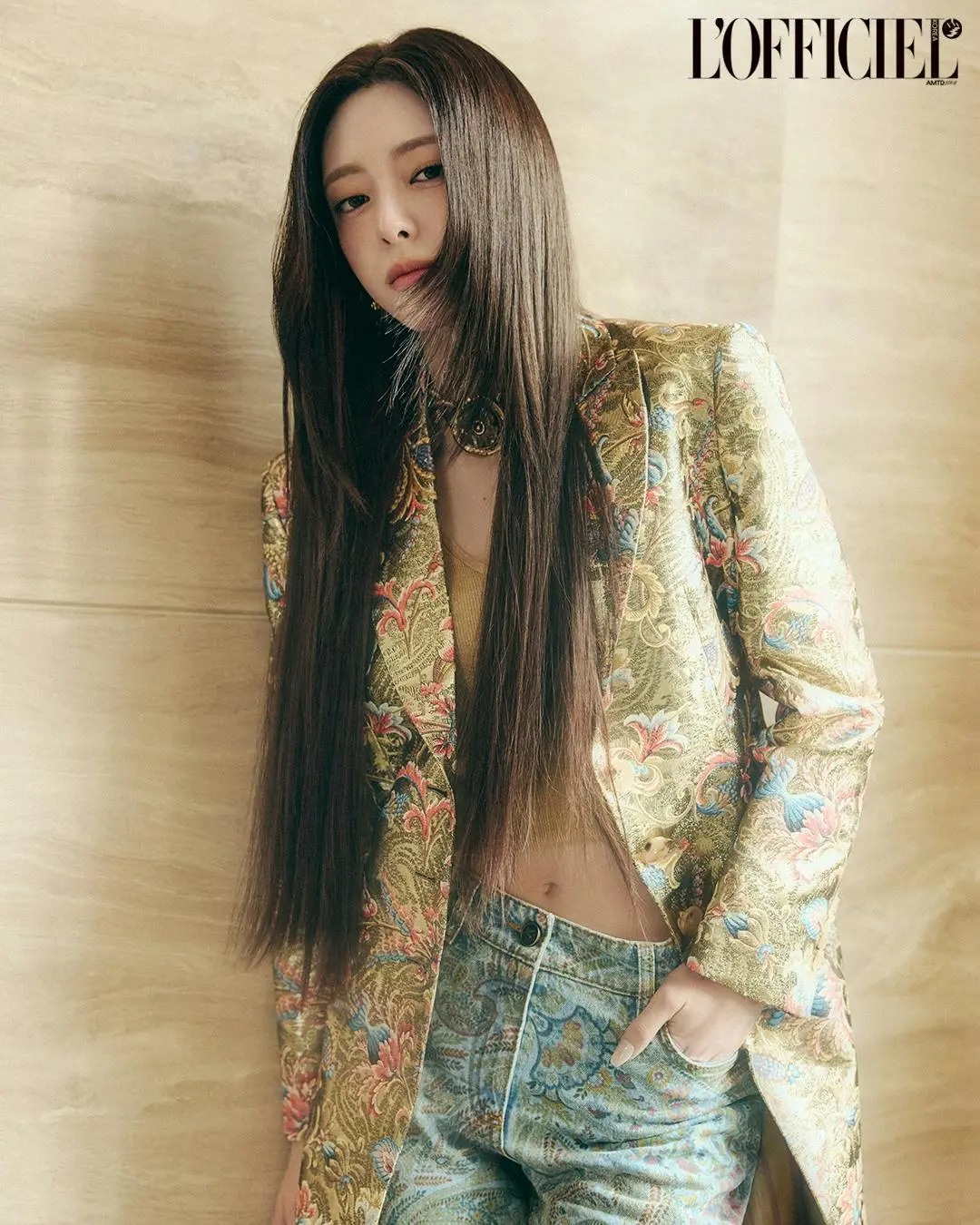 【フォト】ITZYユナ、ベールで隠せない美しさ…幻想的な雰囲気