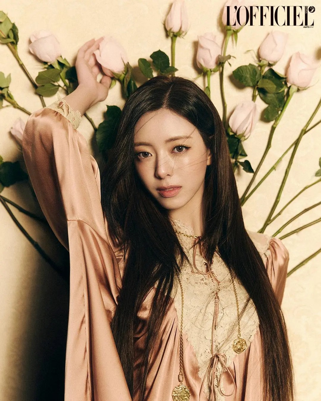 【フォト】ITZYユナ、ベールで隠せない美しさ…幻想的な雰囲気