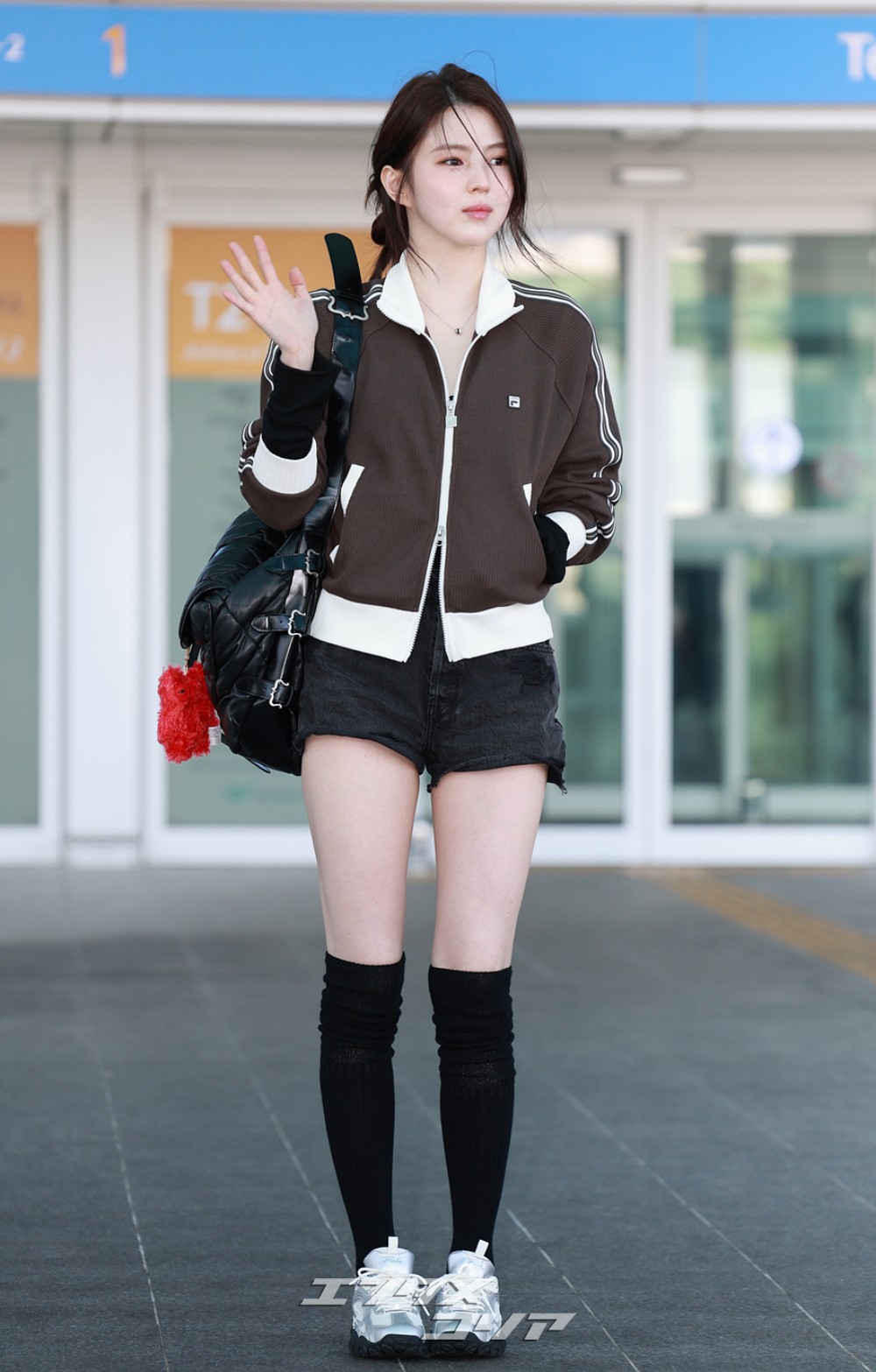 【フォト】ハン・ソヒ、白くまばゆい肌見せつけ出国