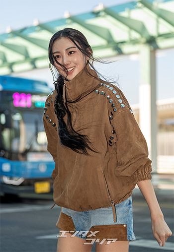 【フォト】MEOVVガウォン、日差しよりまばゆい美しさ