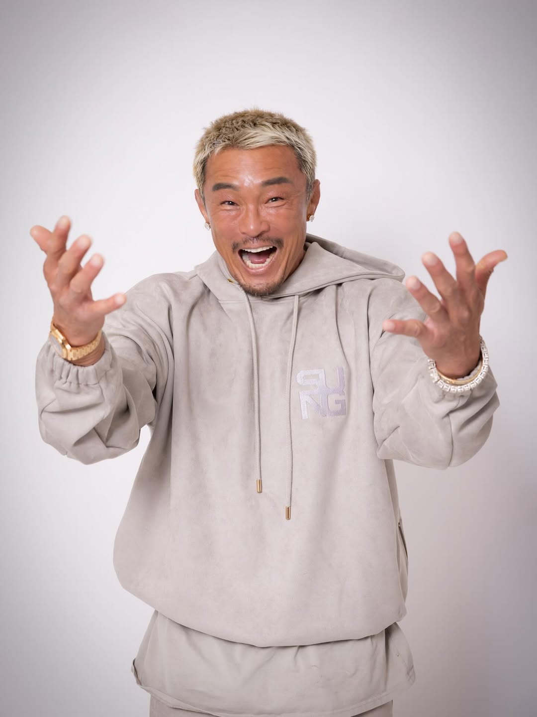 秋山成勲　生前遺影を公開「『俺の葬式によく来てくれたね』という表情で」