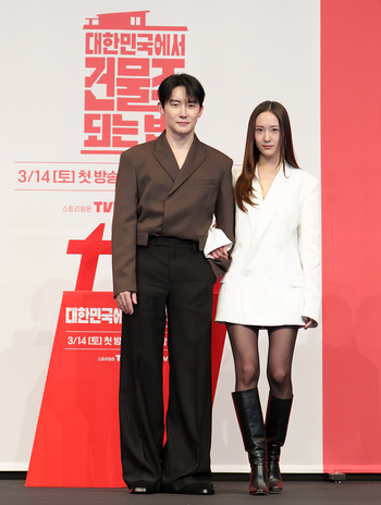 【フォト】夫婦役演じるキム・ジュンハン&チョン・スジョン、ほのぼの2ショット