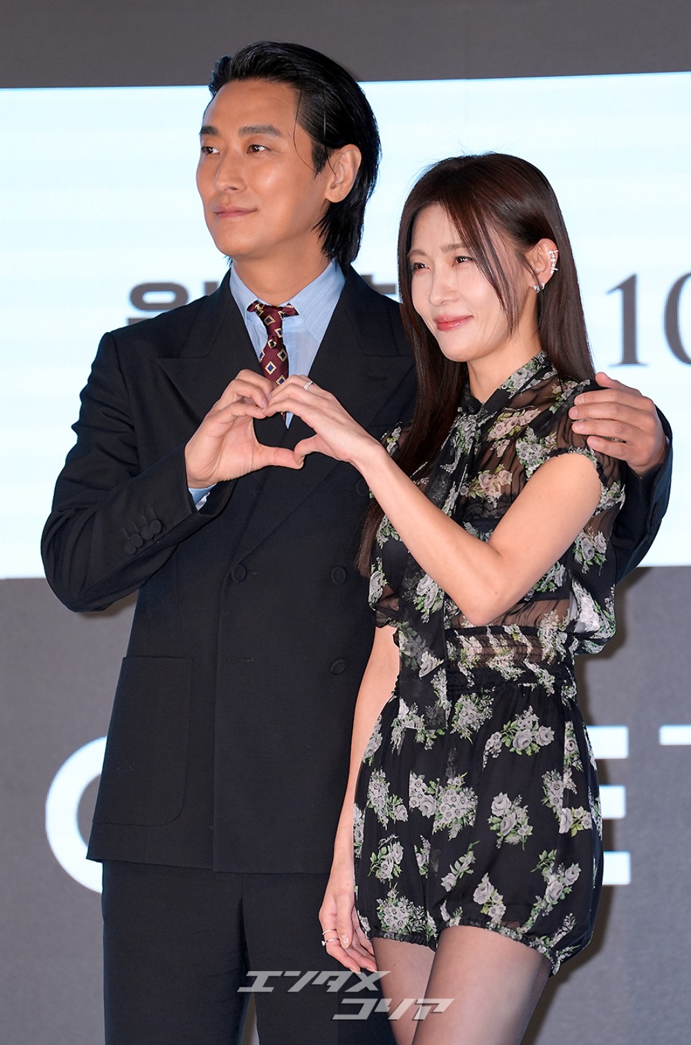 【フォト】チュ・ジフン＆ハ・ジウォン、お似合い2ショット　「夫婦の演技、期待してください」