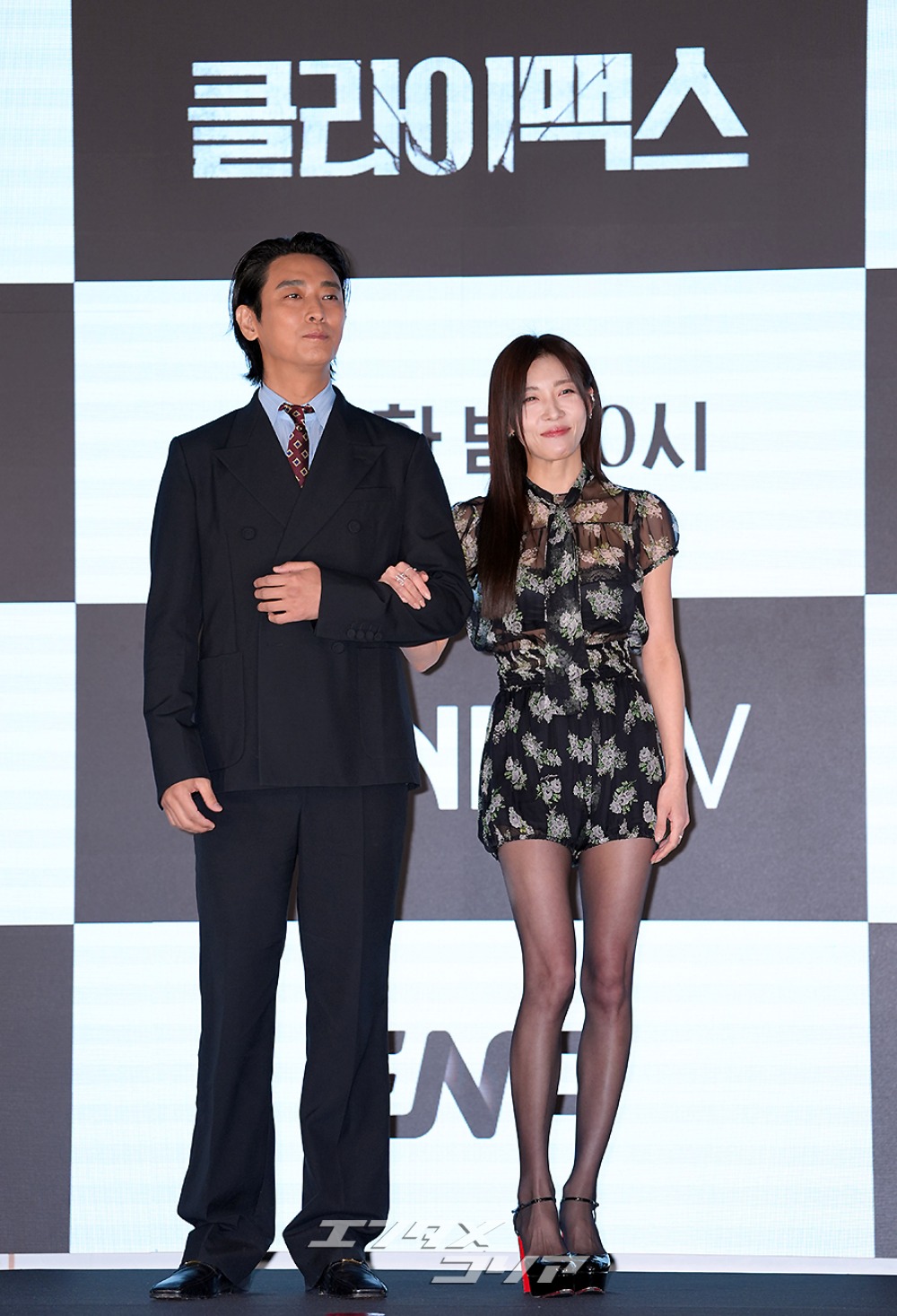 【フォト】チュ・ジフン＆ハ・ジウォン、お似合い2ショット　「夫婦の演技、期待してください」