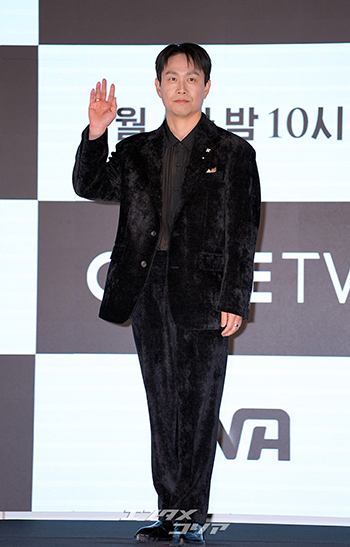 【フォト】オ・ジョンセ、財閥2世に変身…ソフトなほほ笑み