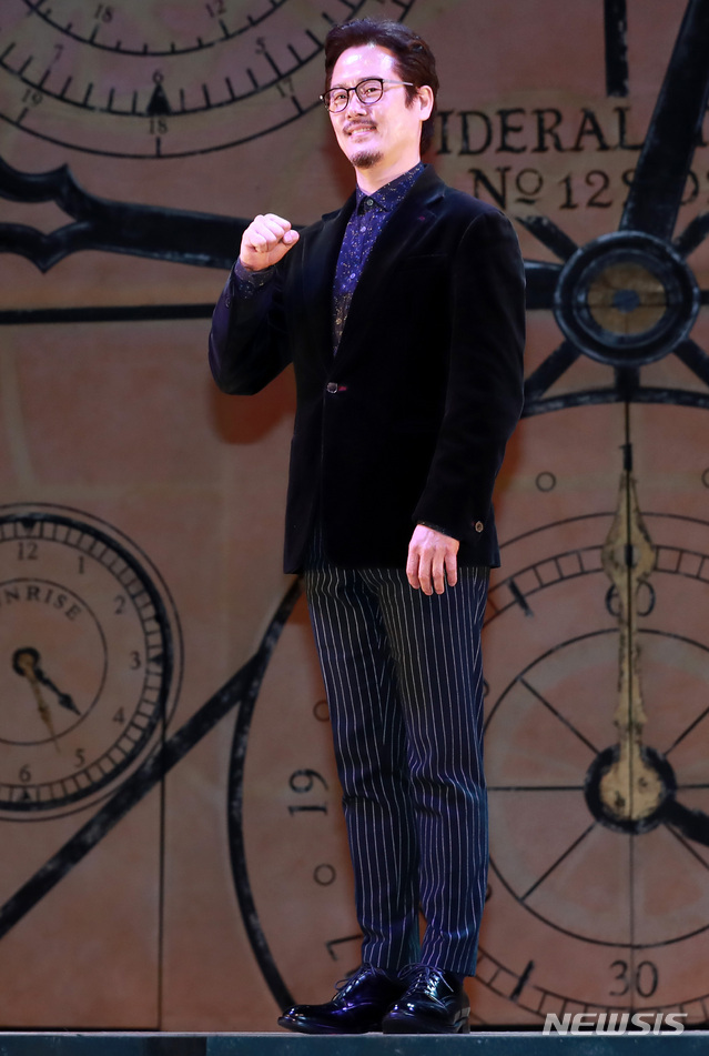 【フォト】ミュージカル『ウィキッド』でオズの魔法使い役演じるナム・ギョンジュ