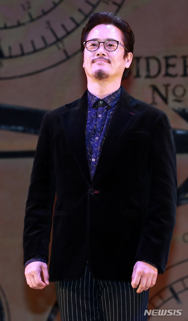 【フォト】ミュージカル『ウィキッド』でオズの魔法使い役演じるナム・ギョンジュ