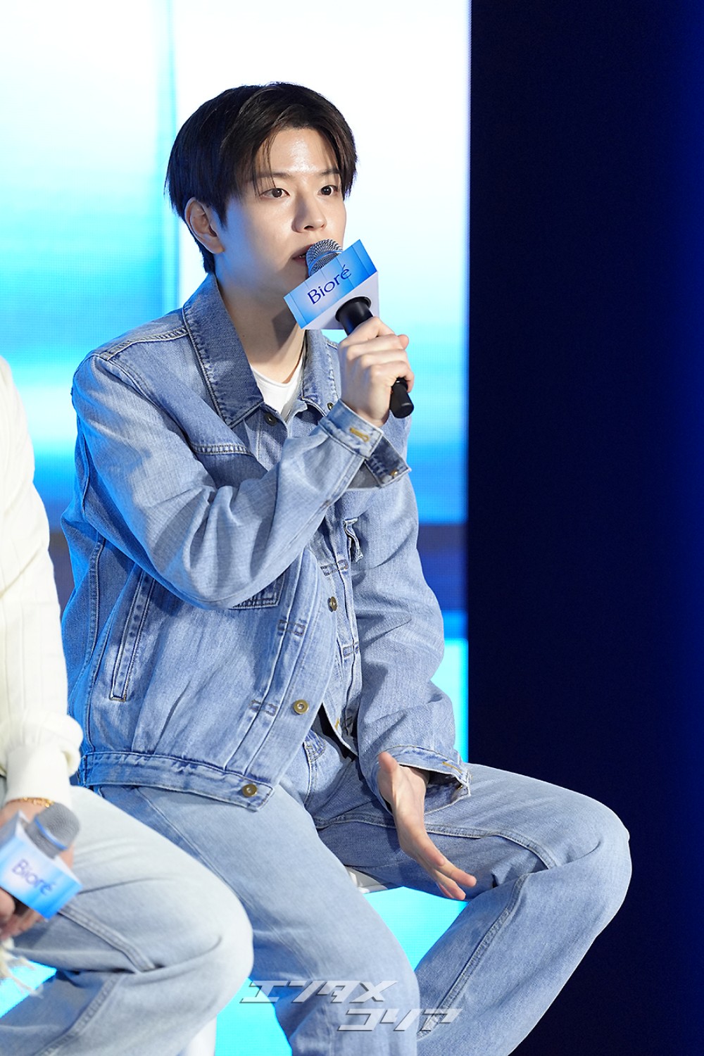 【フォト】Stray Kidsスンミン、デニム・オン・デニム・コーデがおしゃれ