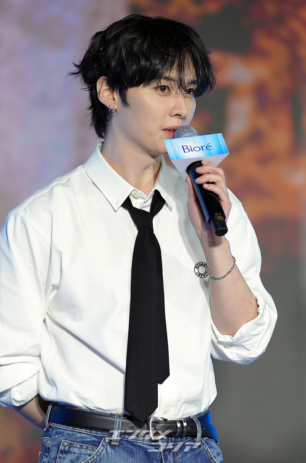 【フォト】Stray Kidsリノ、セクシーな眼差し