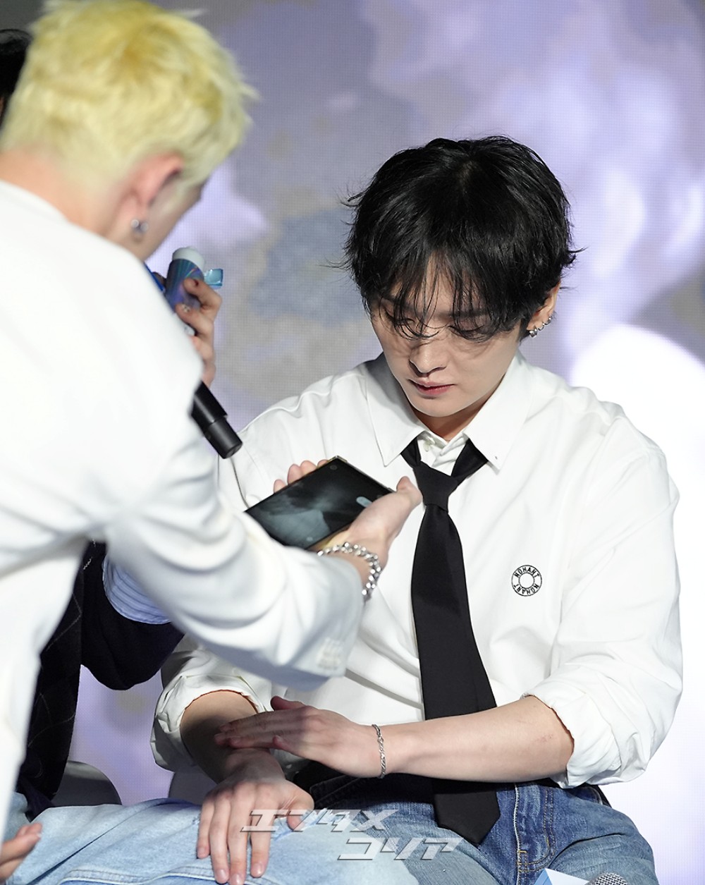 【フォト】Stray Kidsリノ、セクシーな眼差し