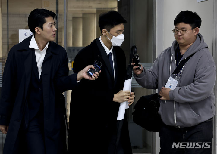 【フォト】控訴審の判決公判を終えた「薬物使用疑惑」のチョン・ウウォン氏