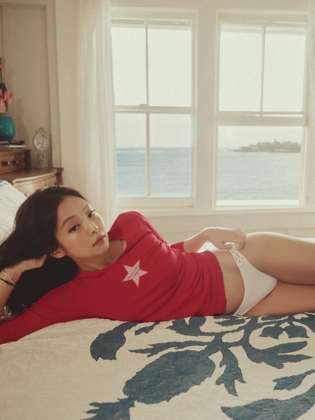 BLACKPINKジェニー、「Frankies Bikinis」とコラボ…美的センス＆繊細な趣向際立つ