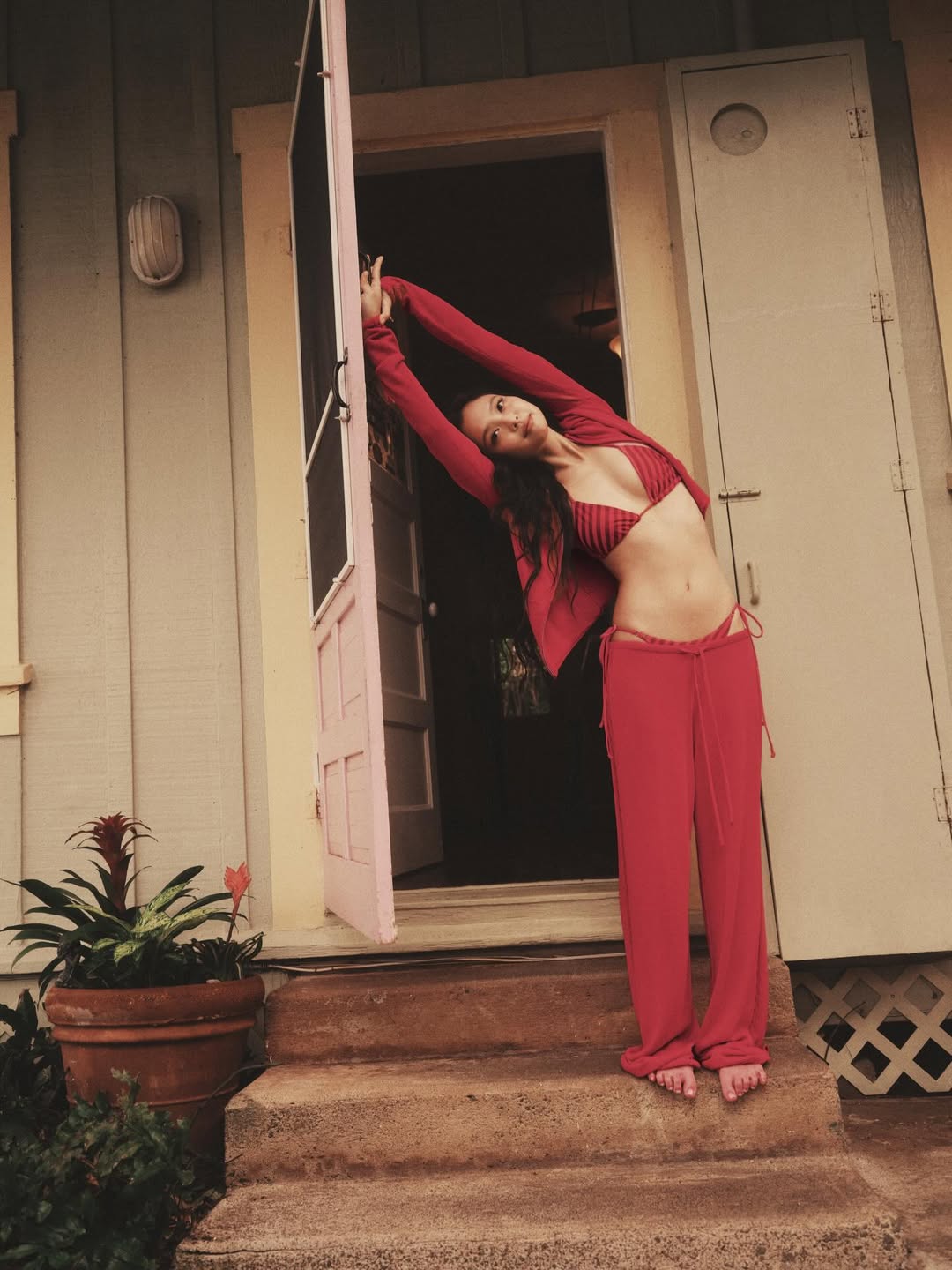 BLACKPINKジェニー、「Frankies Bikinis」とコラボ…美的センス＆繊細な趣向際立つ