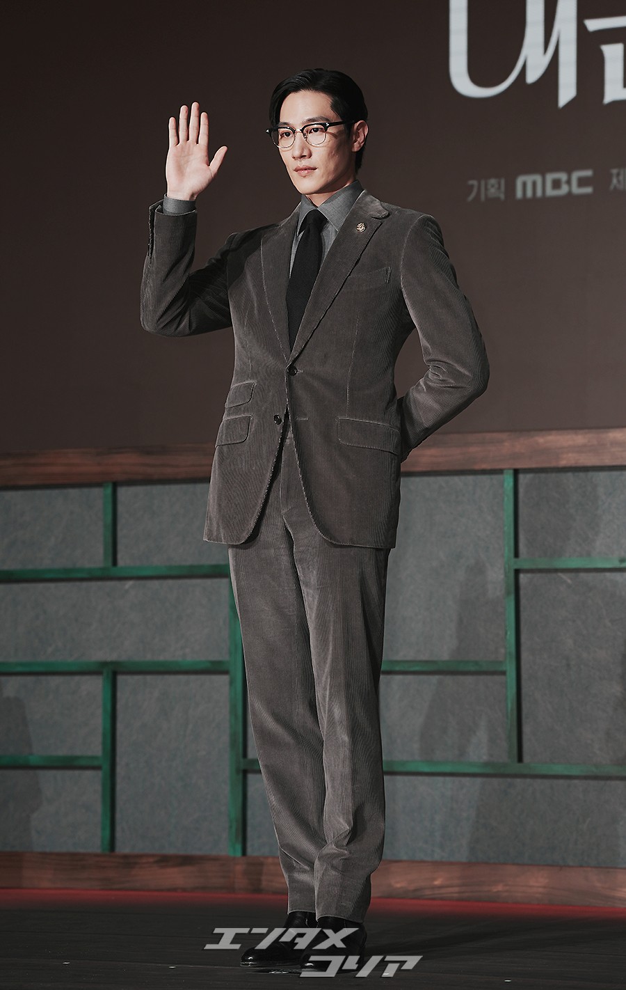 【フォト】ノ・サンヒョン、『21世紀の大君夫人』で冷徹な首相に変身