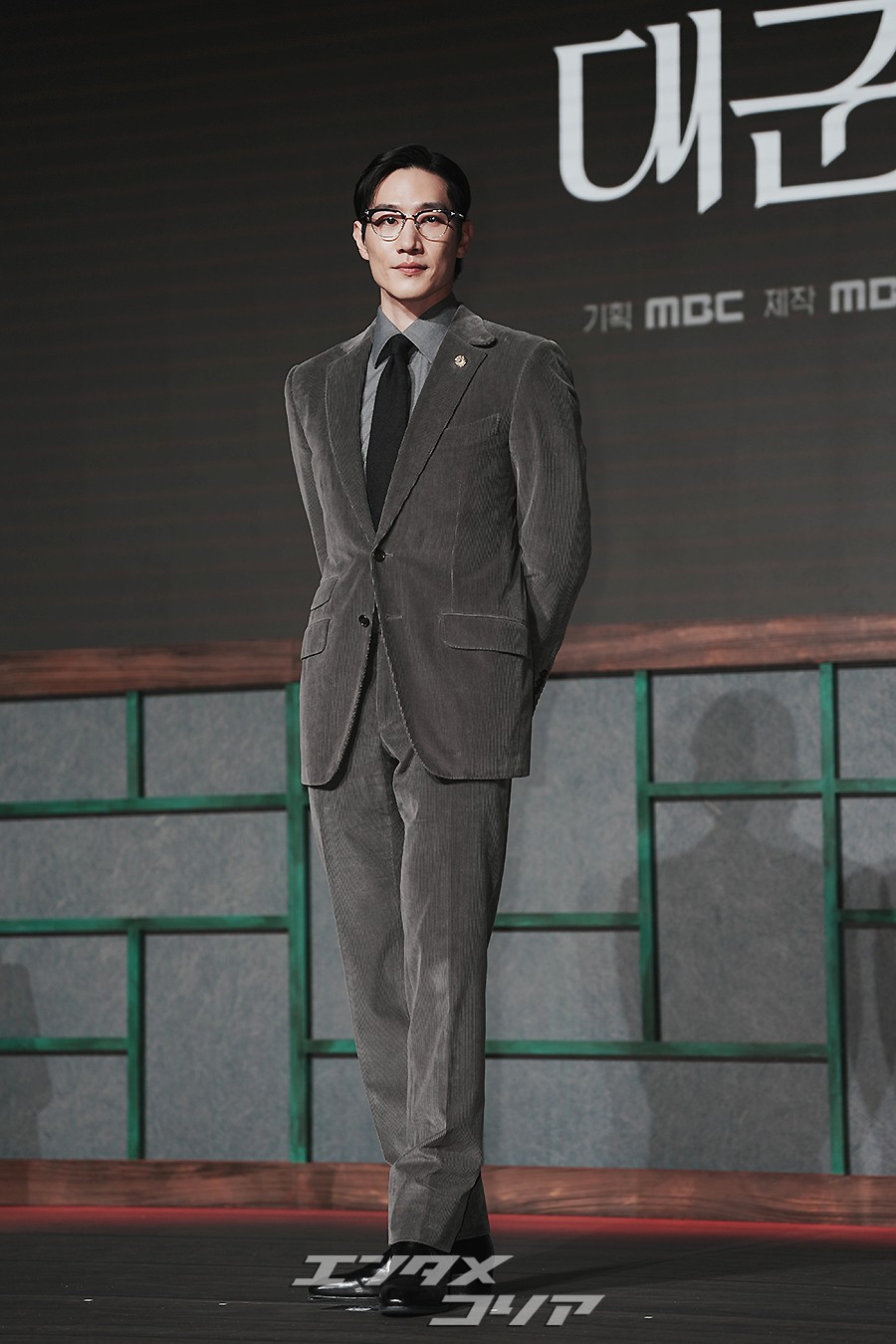 【フォト】ノ・サンヒョン、『21世紀の大君夫人』で冷徹な首相に変身