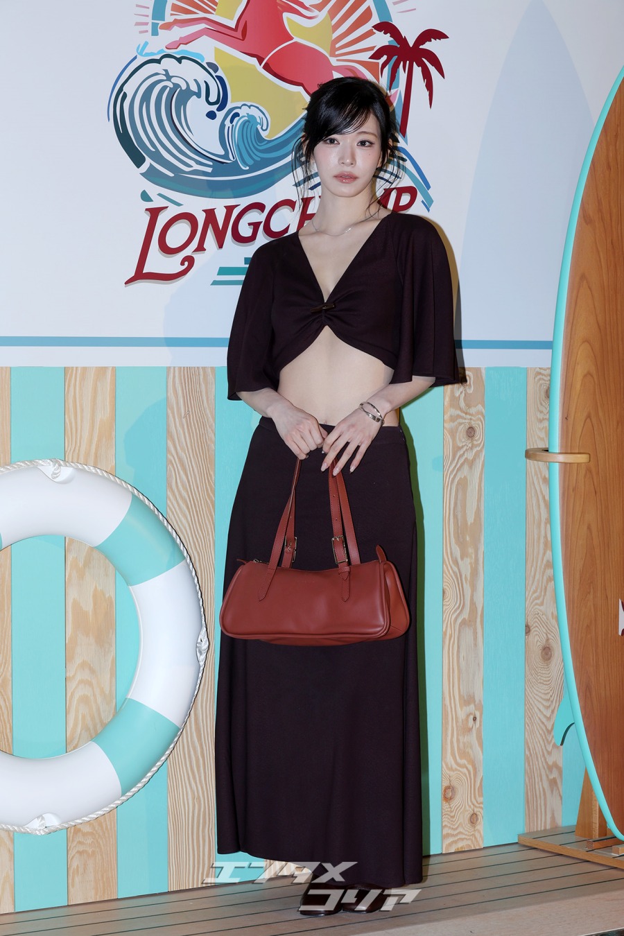 【フォト】fromis_9 イ・チェヨン　引き締まった腹筋を大胆披露…視線集中