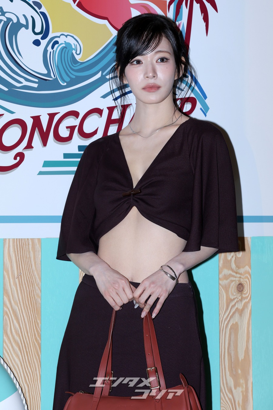 【フォト】fromis_9 イ・チェヨン　引き締まった腹筋を大胆披露…視線集中