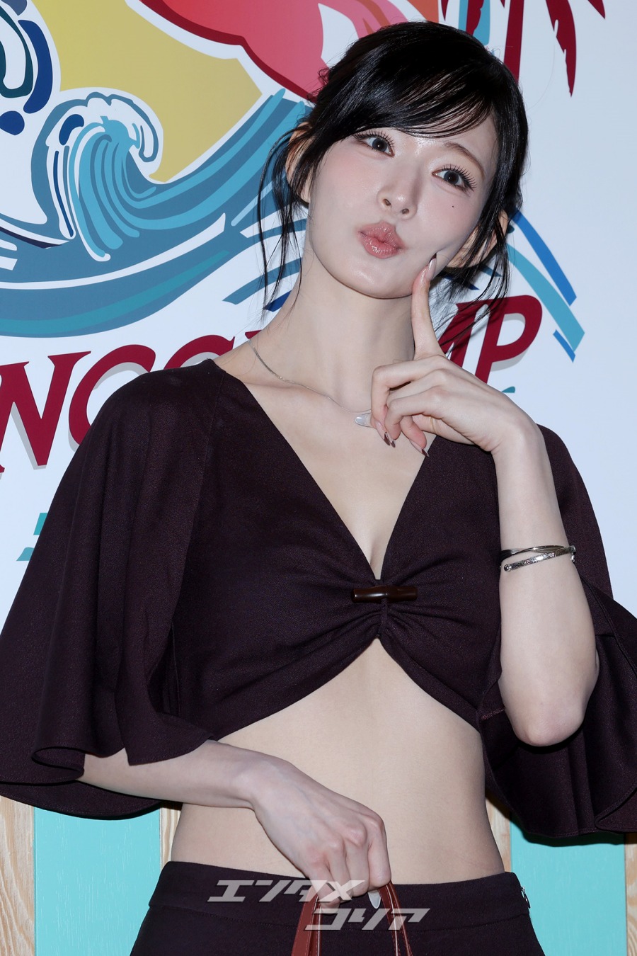 【フォト】fromis_9 イ・チェヨン　引き締まった腹筋を大胆披露…視線集中