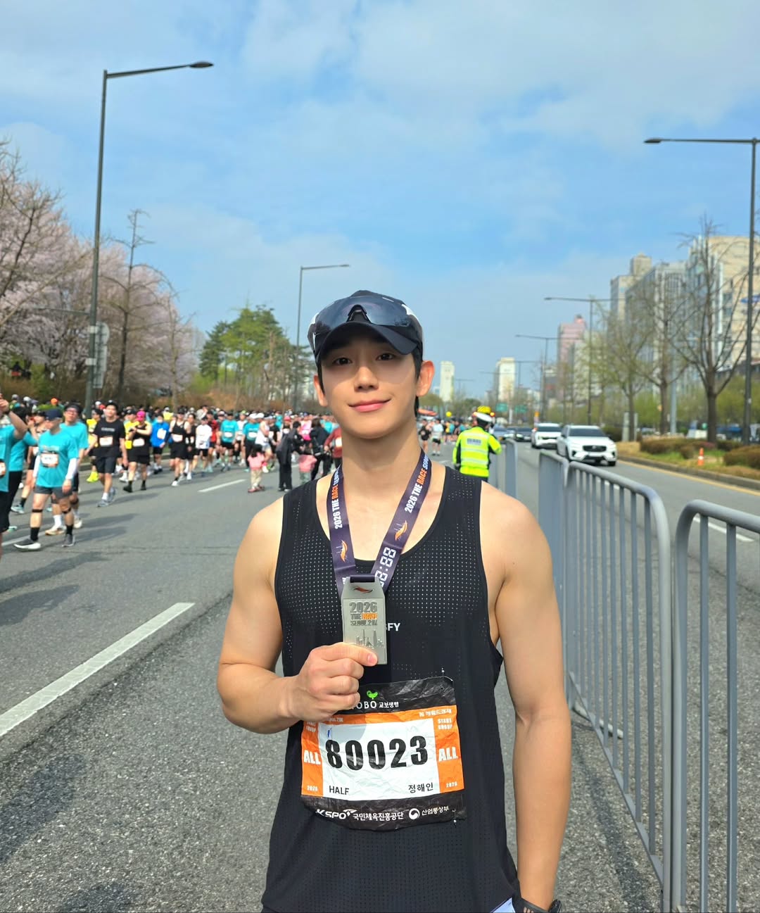 鍛え上げた筋肉質ボディ誇るチョン・ヘイン「人生初のハーフマラソン大会完走」