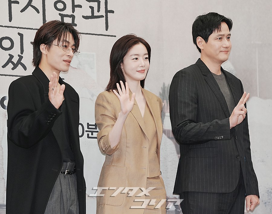 【フォト】ク・ギョファン＆コ・ユンジョン主演『誰だって無価値な自分と闘っている』制作発表会