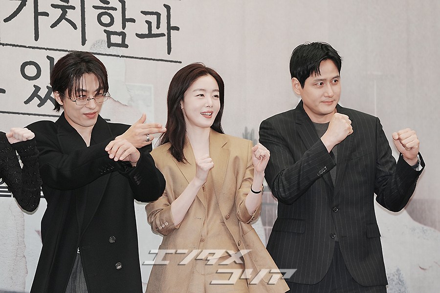 【フォト】ク・ギョファン＆コ・ユンジョン主演『誰だって無価値な自分と闘っている』制作発表会