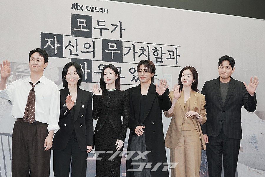 【フォト】ク・ギョファン＆コ・ユンジョン主演『誰だって無価値な自分と闘っている』制作発表会