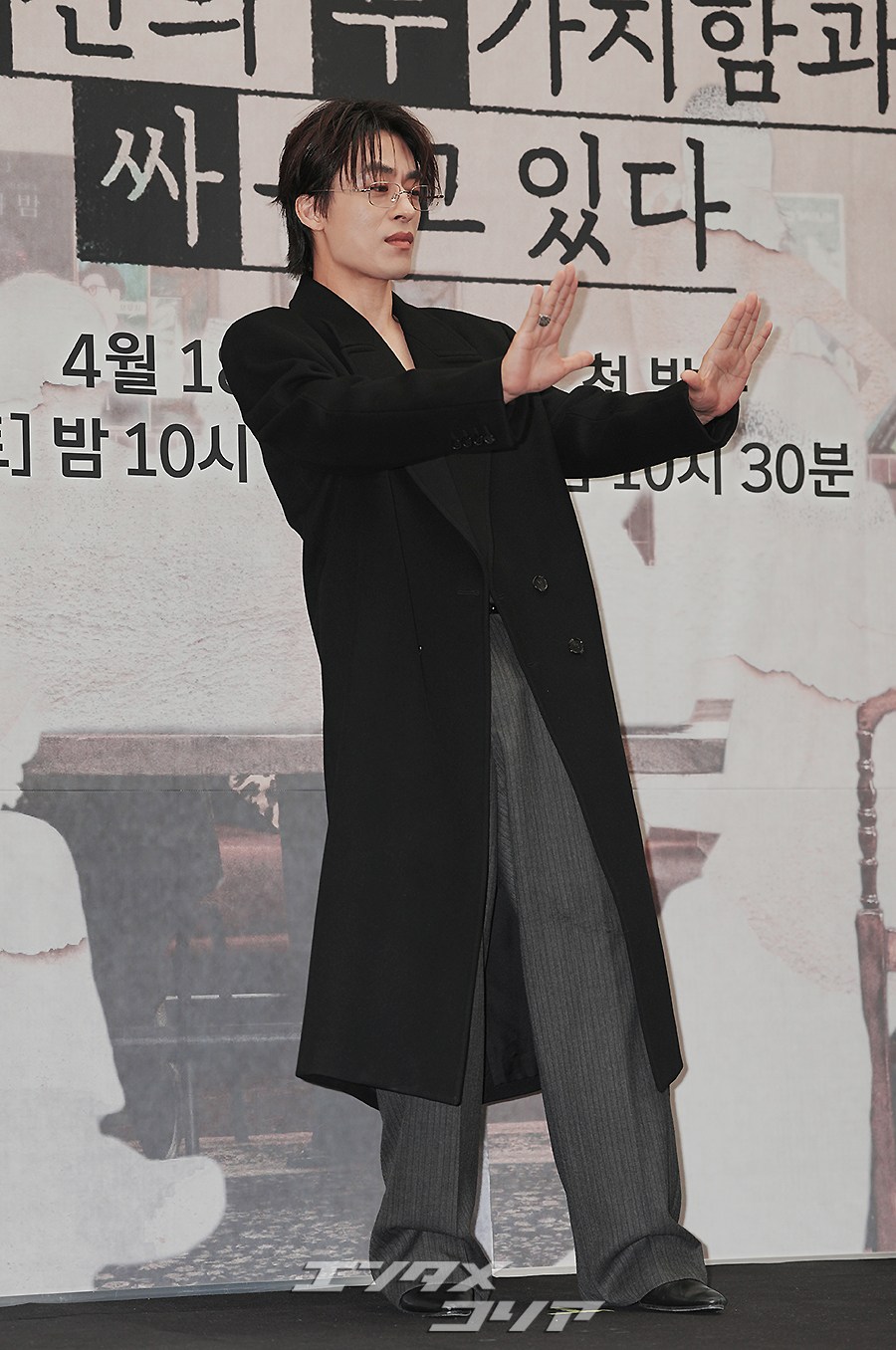 【フォト】ク・ギョファンのおどけたポーズ…格の違うファッションセンス