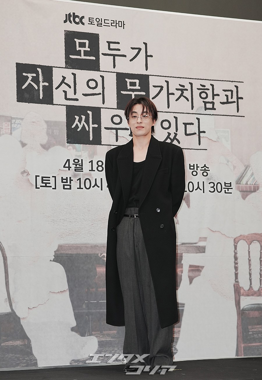 【フォト】ク・ギョファンのおどけたポーズ…格の違うファッションセンス