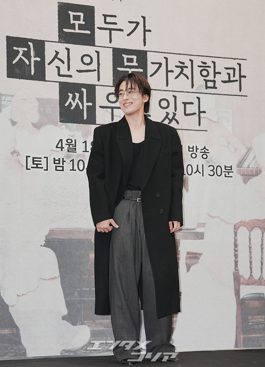 【フォト】ク・ギョファンのおどけたポーズ…格の違うファッションセンス