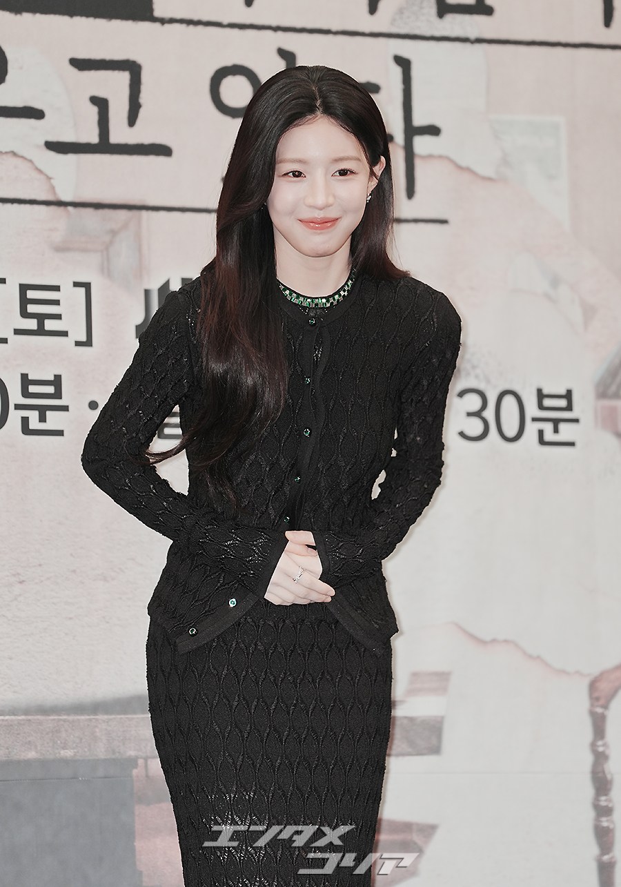 【フォト】コ・ユンジョン、ボディラインが現れる黒のツーピース…ファイターのポーズもキレイ