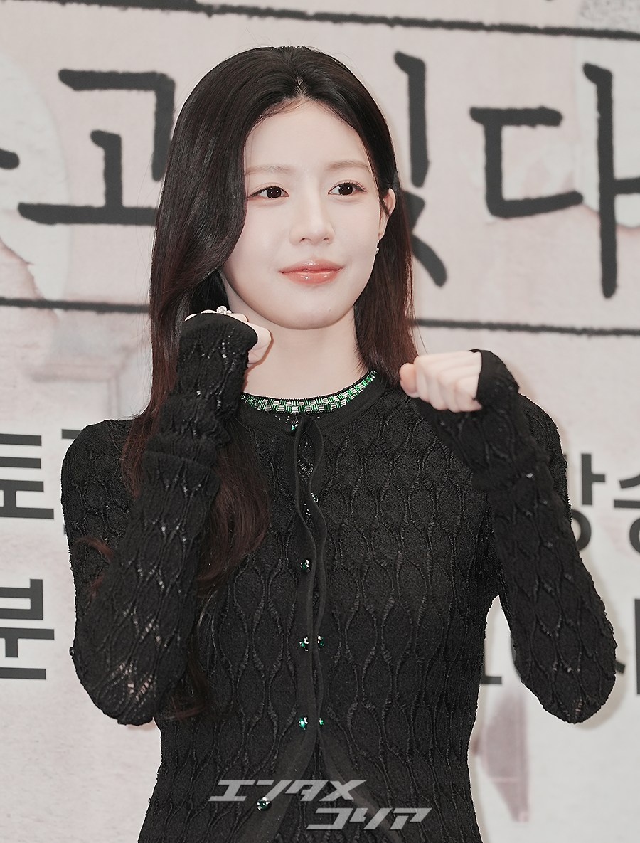 【フォト】コ・ユンジョン、ボディラインが現れる黒のツーピース…ファイターのポーズもキレイ