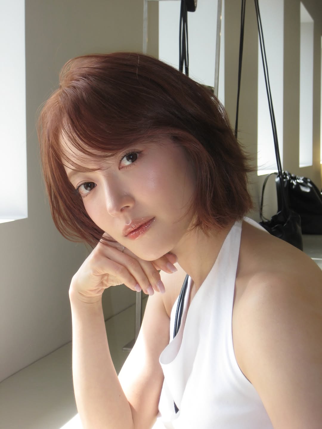 イ・セヨン、ホルターネックの装いで美背中あらわ　「天使の羽が見えない」