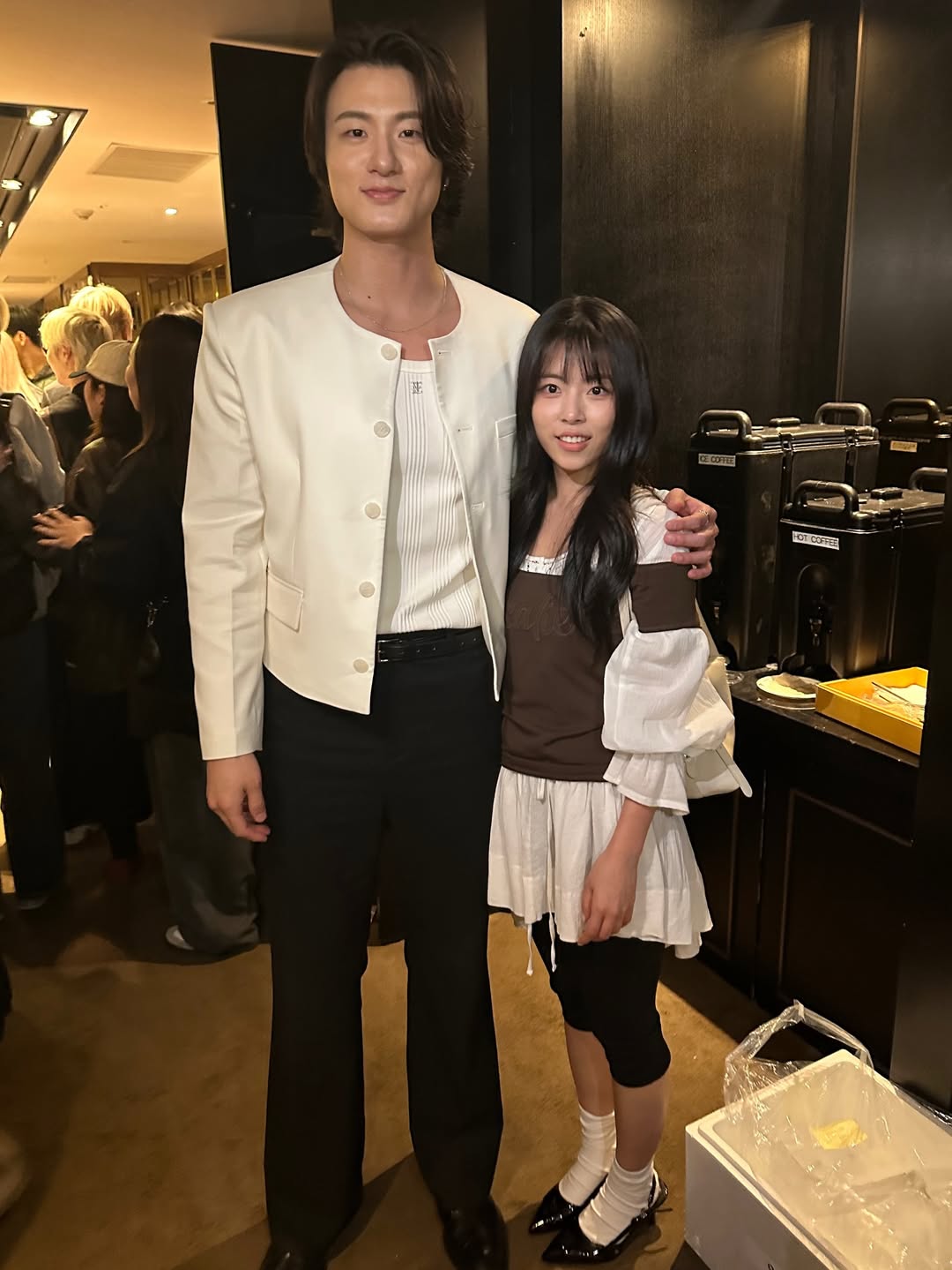 身長152センチのミン・ドヒ、187センチのシン・スンホに抱かれ密着2ショット