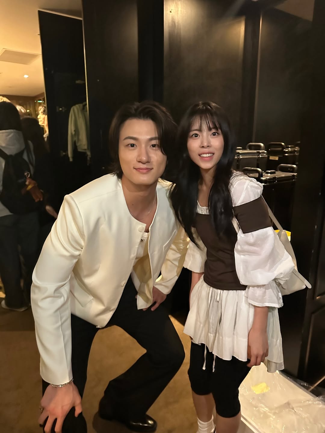 身長152センチのミン・ドヒ、187センチのシン・スンホに抱かれ密着2ショット