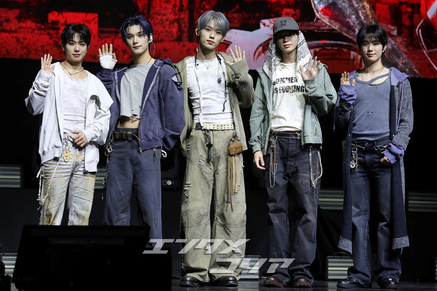 【フォト】5人組になった戻ったEVNNE　新曲『Backtalk』ショーケース