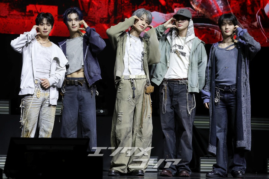 【フォト】5人組になった戻ったEVNNE　新曲『Backtalk』ショーケース