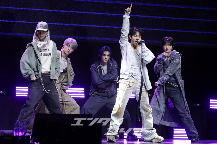 【フォト】5人組になった戻ったEVNNE　新曲『Backtalk』ショーケース