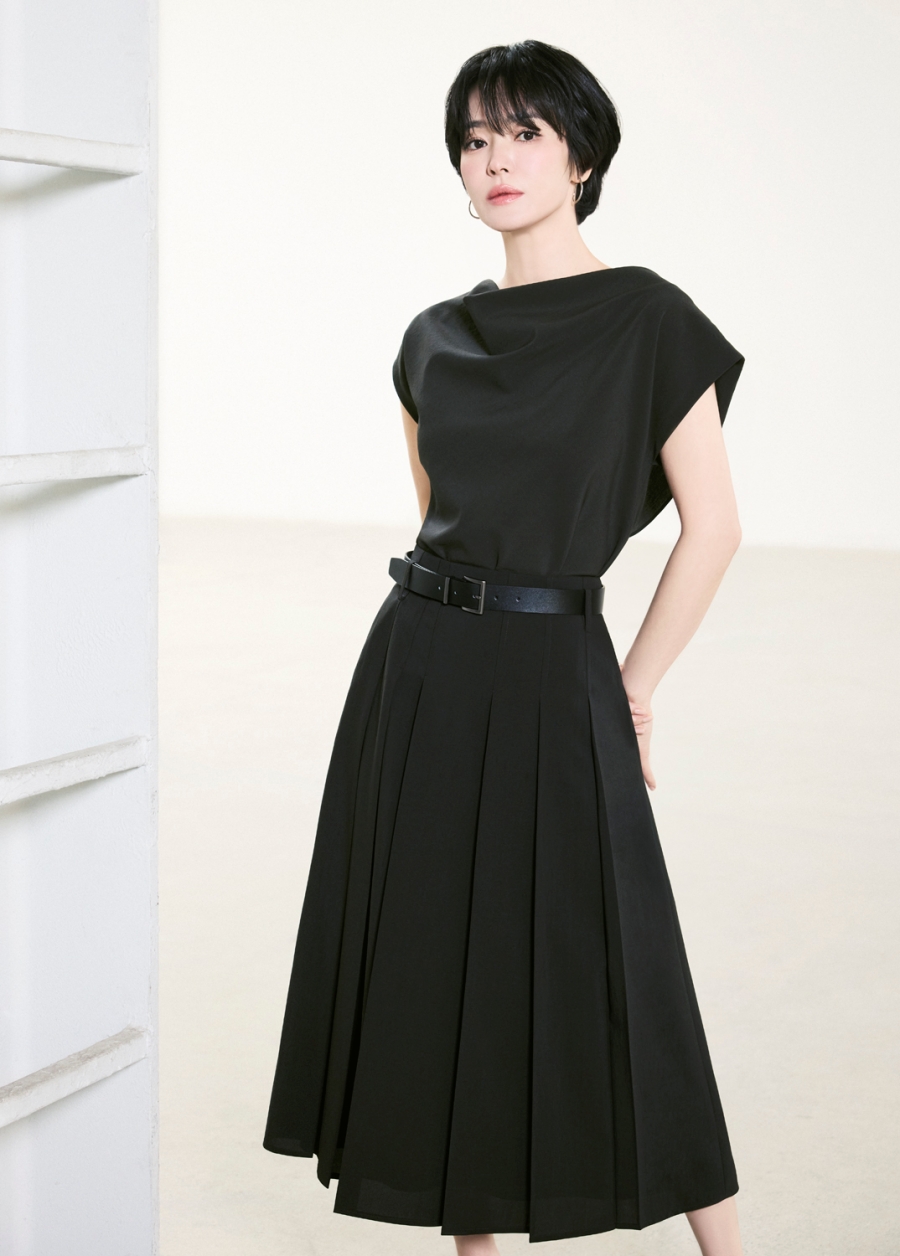 ソン・ヘギョ、まさに控えめな美しさの定番…MICHAAのミニマルな夏コーデ