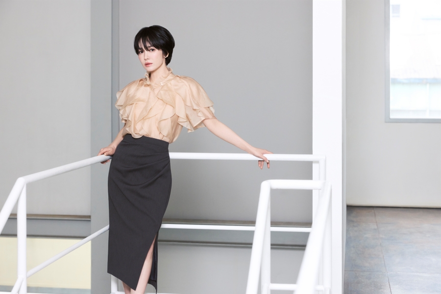 ソン・ヘギョ、まさに控えめな美しさの定番…MICHAAのミニマルな夏コーデ