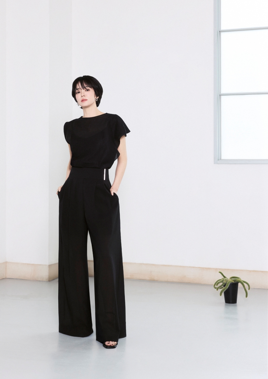 ソン・ヘギョ、まさに控えめな美しさの定番…MICHAAのミニマルな夏コーデ