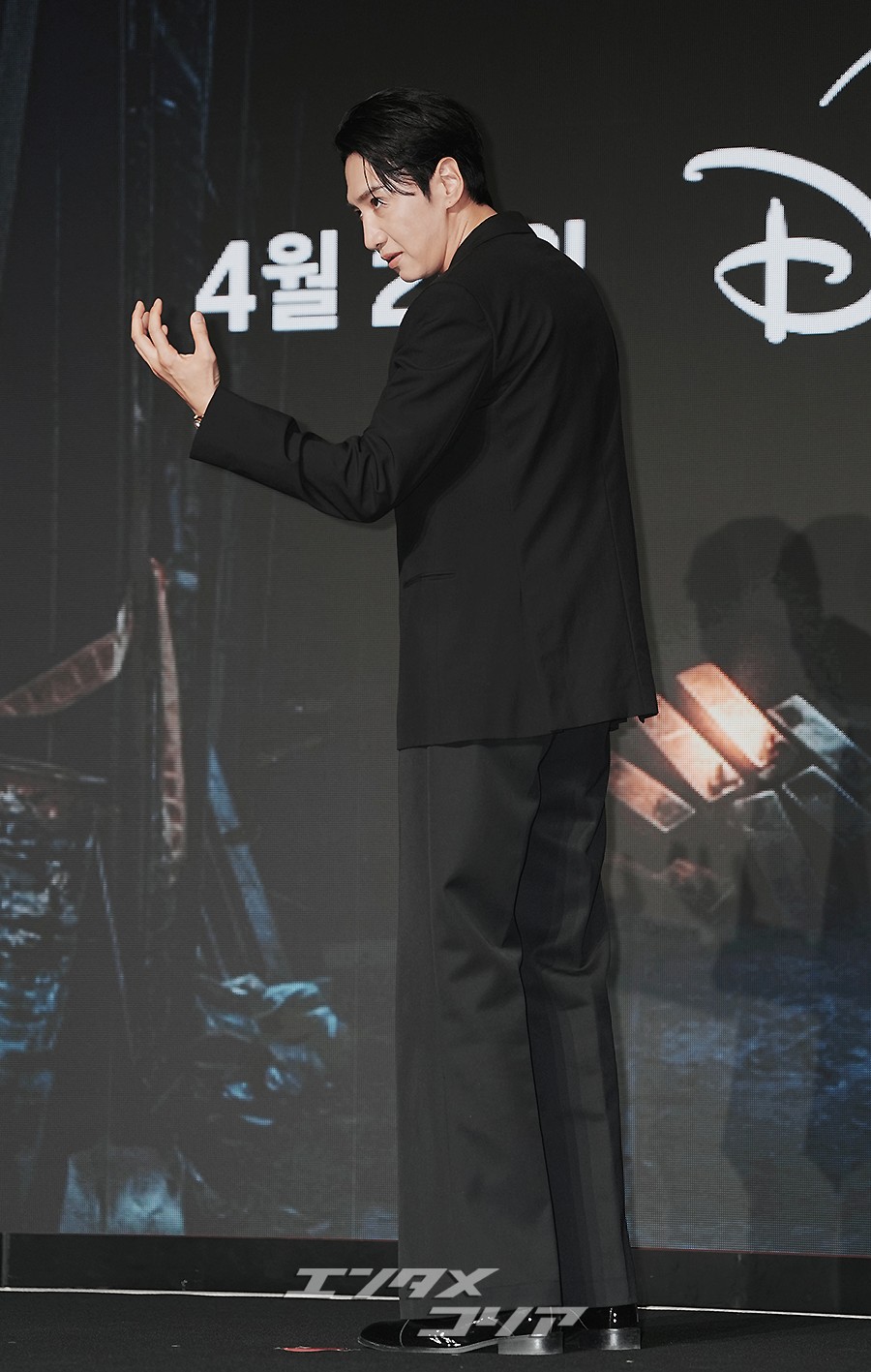 【フォト】イ・グァンス、スリルあふれる鋭い視線