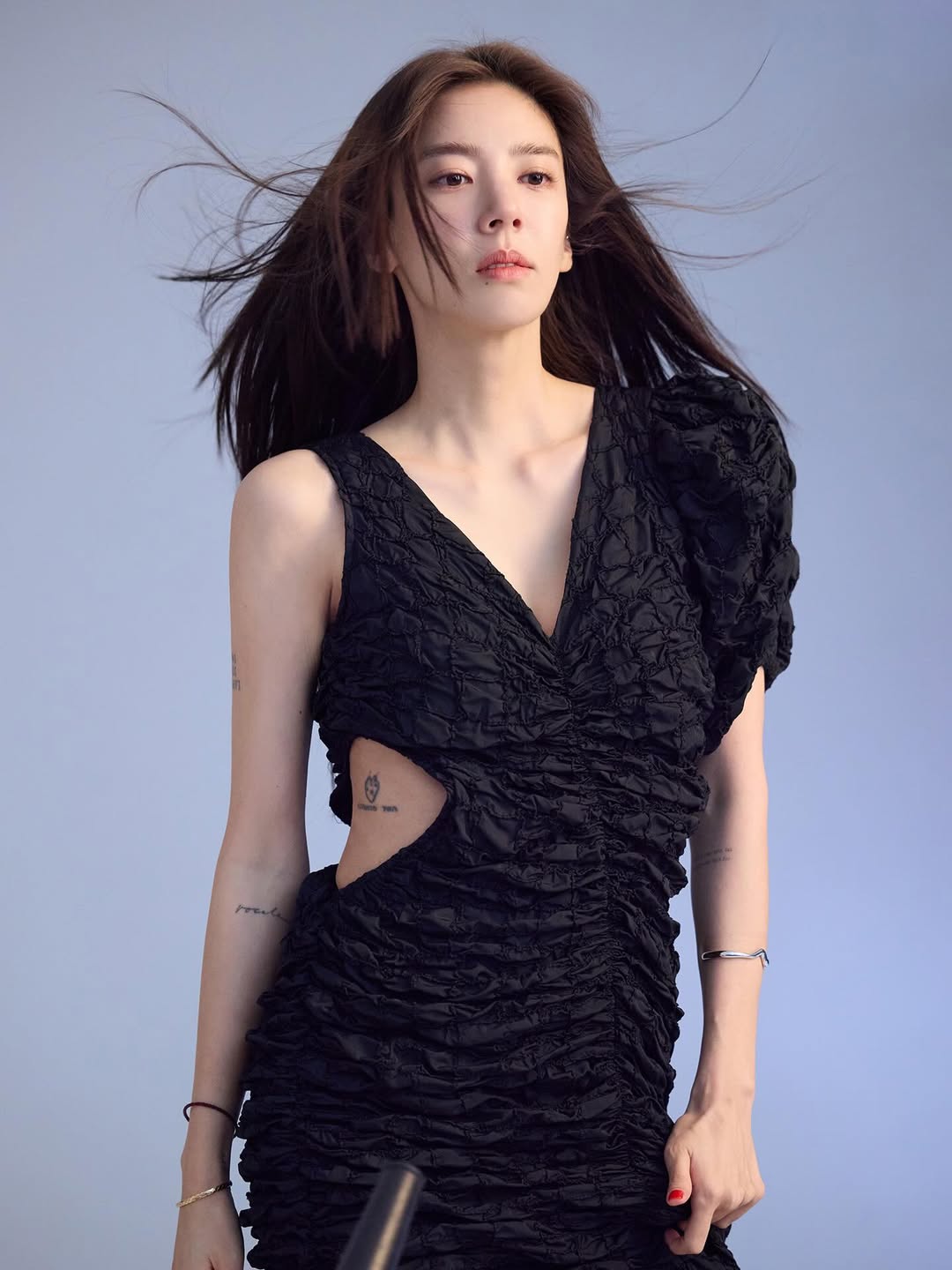 17キロ減量したソン・ダムビ、魅惑的な没カット…引き締まったウエストのタトゥーに注目